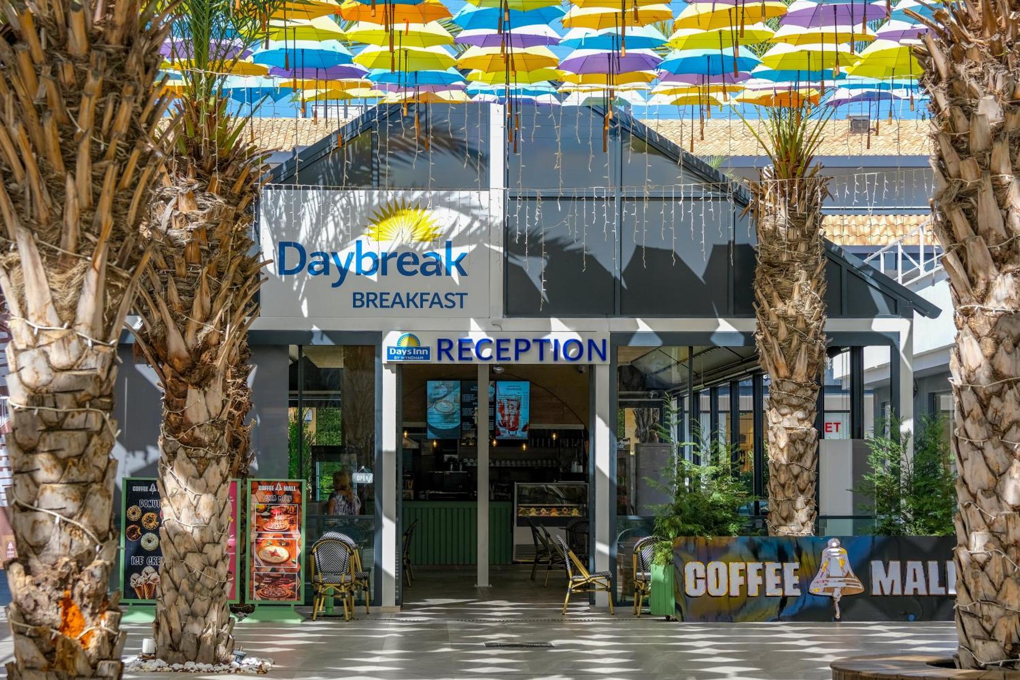 Days Inn By Wyndham Алания Экстерьер фото
